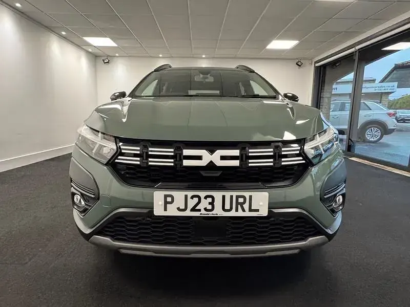 Used Dacia Jogger Extreme 110 HP (80 kW) 2023 Green MPV