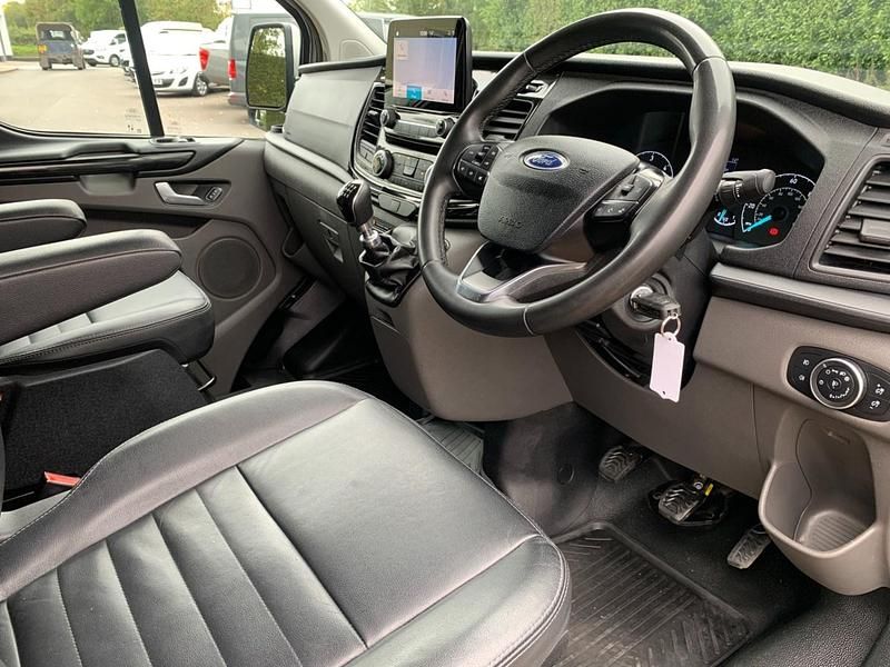 Used Ford Transit Custom 170 HP (125 kW) 2022 Silver Van