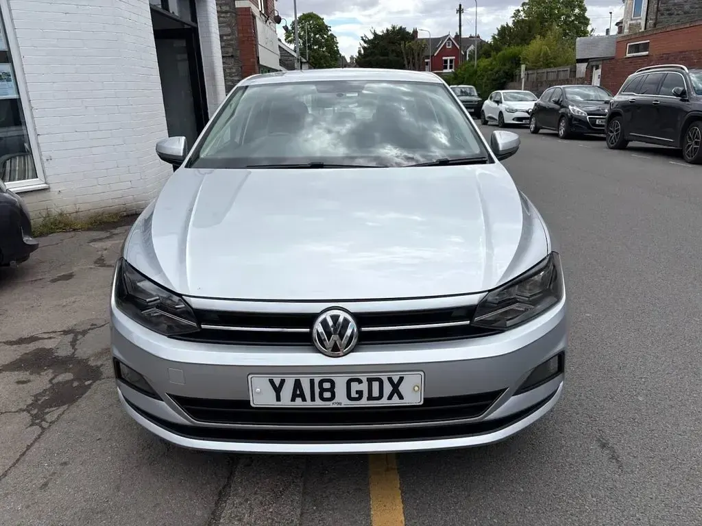 Used VW Polo SE 75 HP (55 kW) 2018 Silver Hatchback