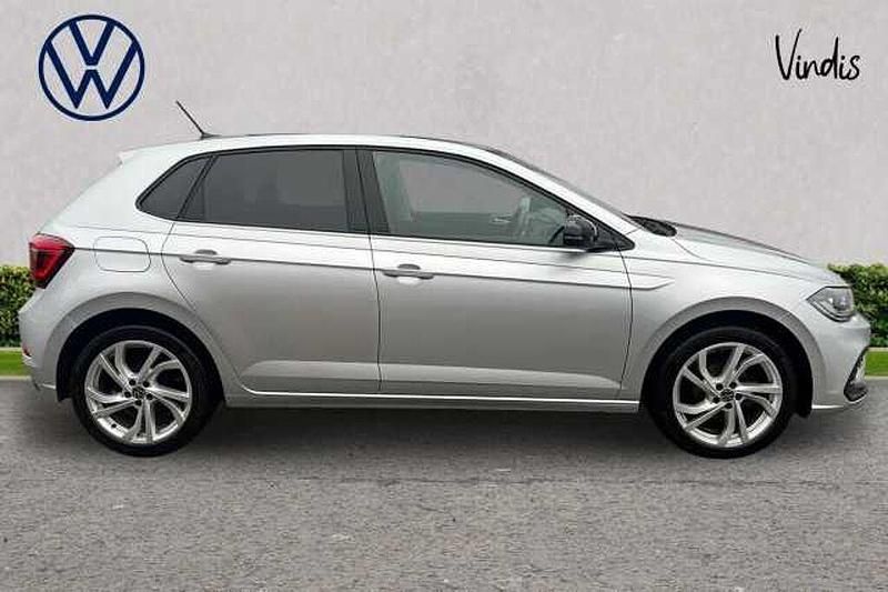 Used VW Polo Style 95 HP (69 kW) 2024 Silver Hatchback