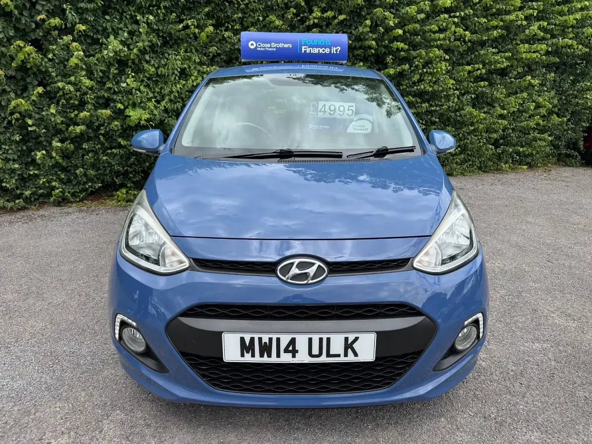 Used Hyundai i10 Premium 67 HP (49 kW) 2014 Blue Hatchback