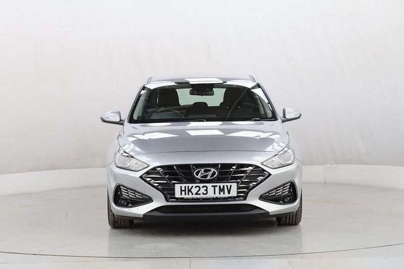 Used Hyundai i30 SE 120 HP (88 kW) 2023 Silver Hatchback