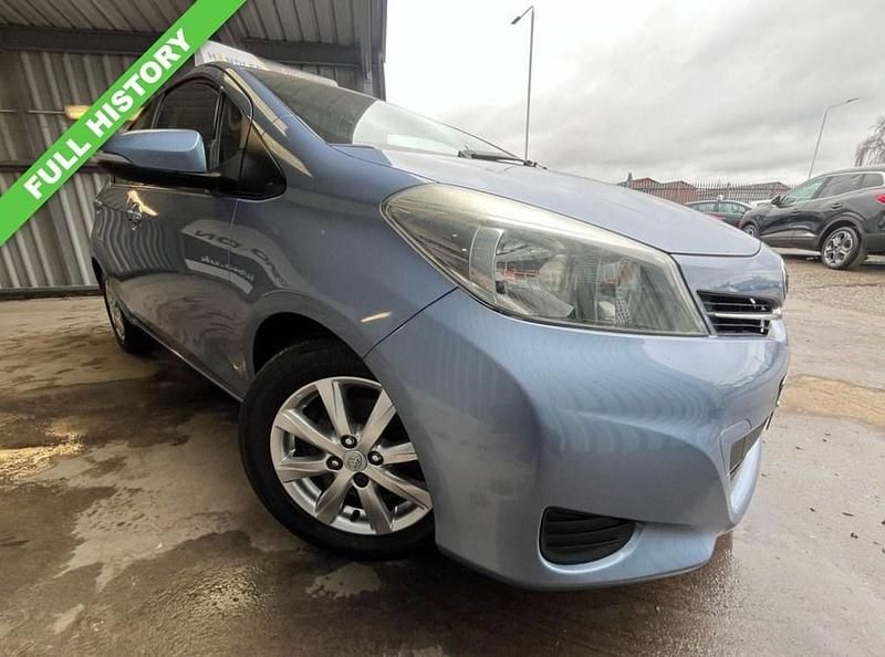 Used Toyota Yaris 101 HP (74 kW) 2012 Blue Hatchback