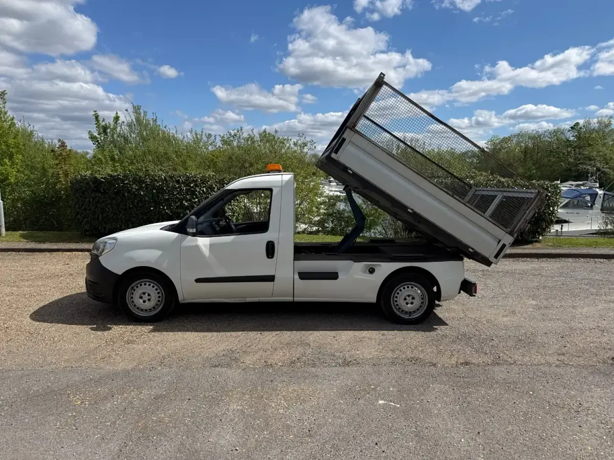 Usado Fiat Doblò 2017 Branco Monovolume