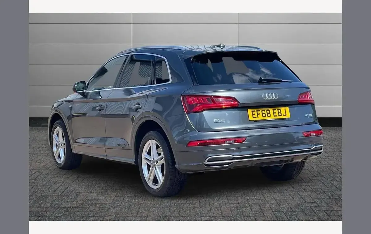 Used Audi Q5 S-Line 190 HP (139 kW) 2018 Daytona grey SUV