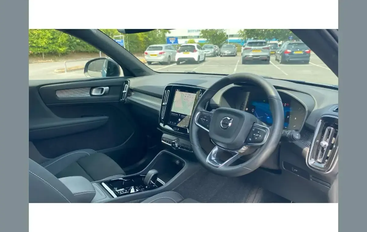 Used Volvo XC40 Plus 161 HP (118 kW) 2024 Blue SUV
