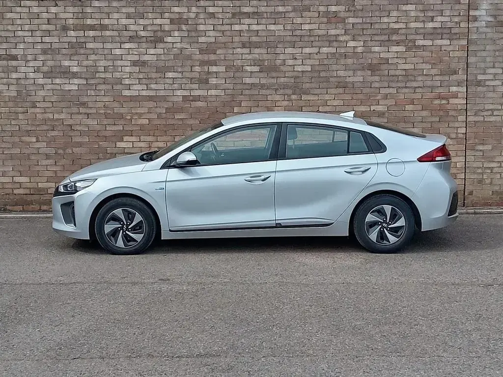 Used Hyundai Ioniq SE 141 HP (103 kW) 2019 Silver Hatchback