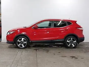 Used Nissan Qashqai N-Connecta 115 HP (84 kW) 2017 Red SUV