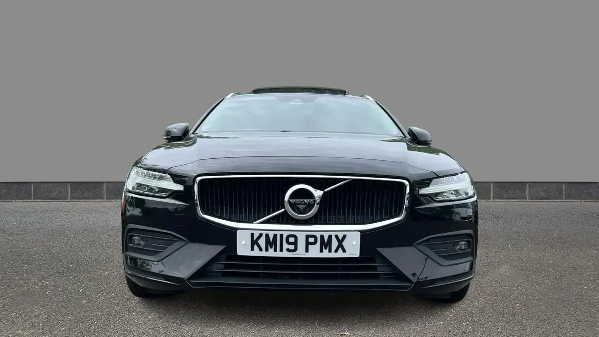 Used Volvo V60 Momentum 190 HP (139 kW) 2019 Black Estate