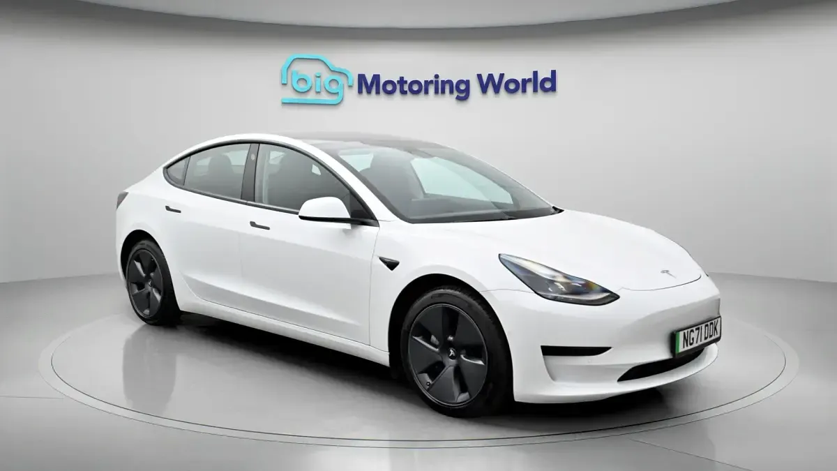 Used Tesla Model 3 Standard Range Plus 222 kW (302 HP) 2021 Sedan