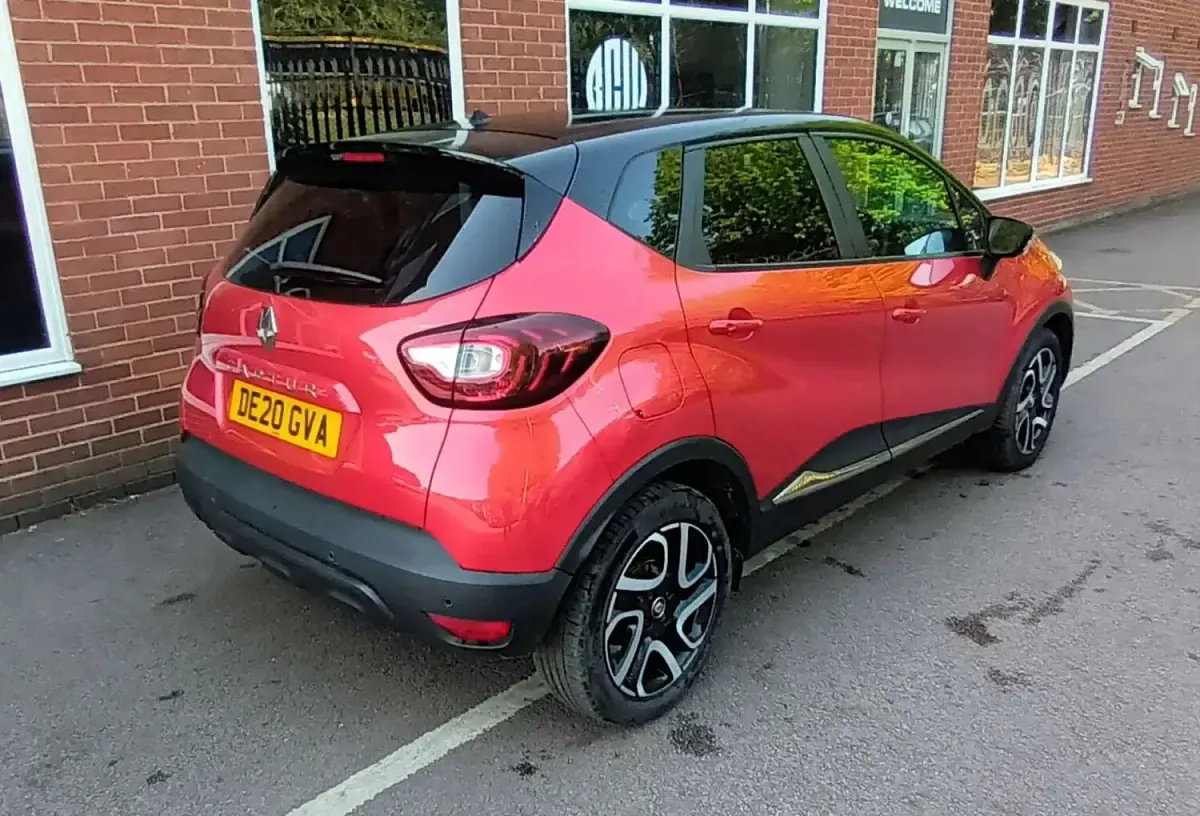 Used Renault Captur Iconic 2020 Red and black SUV