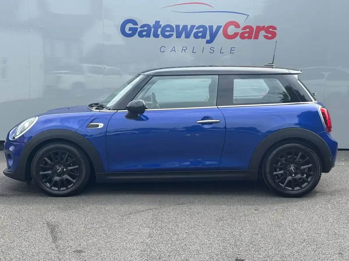 Used Mini Cooper Classic 136 HP (100 kW) 2018 Blue Hatchback