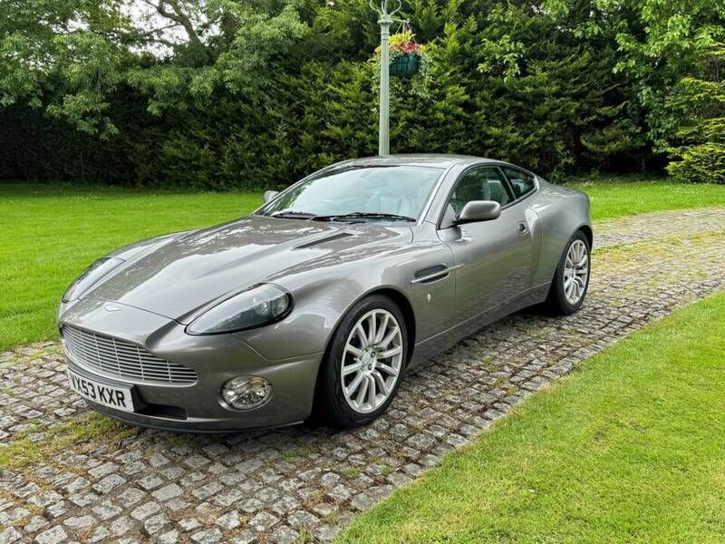 Used Aston Martin Vanquish 460 HP (338 kW) 2003 Silver Coupe