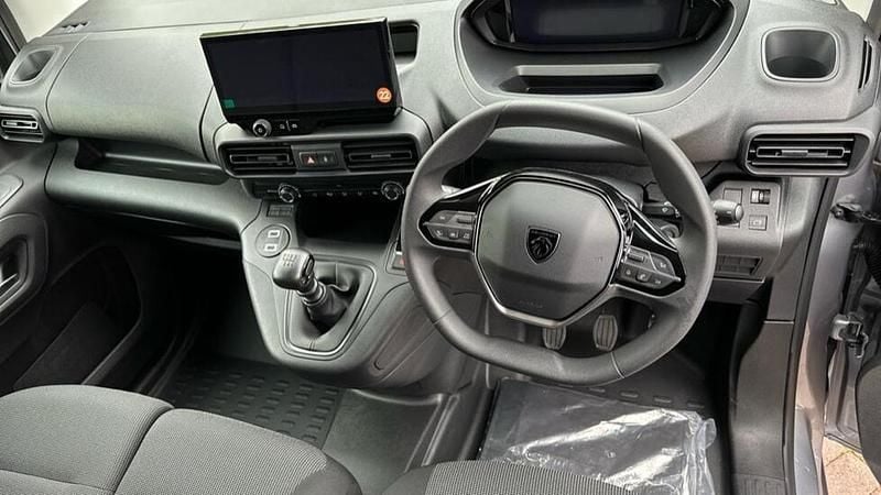 Image 3/4
