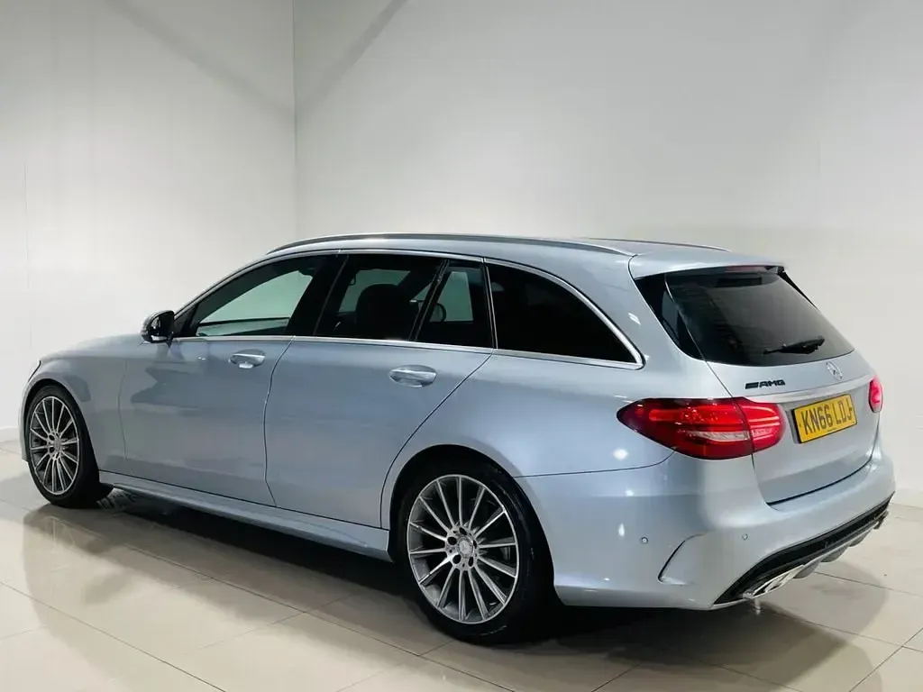 Usado Mercedes C220 AMG line 170 HP (125 kW) 2016 Prateado Carrinha