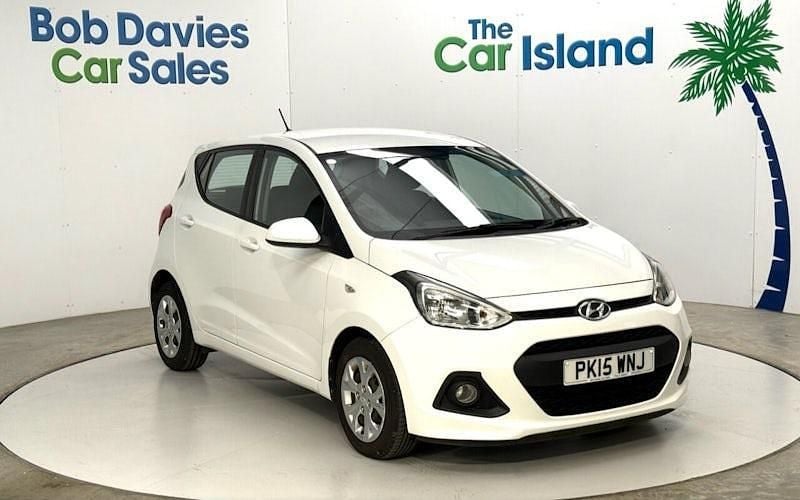 Used Hyundai i10 SE 66 HP (48 kW) 2015 White Hatchback