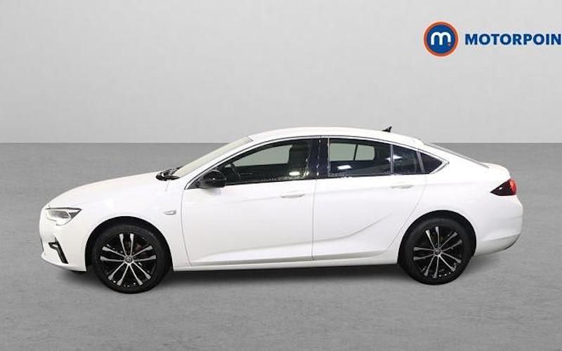 Used Vauxhall Insignia Design Edition 122 HP (89 kW) 2022 White Hatchback