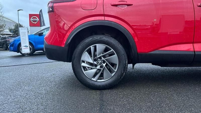 Used Nissan Qashqai Acenta Premium 158 HP (116 kW) 2022 Red SUV