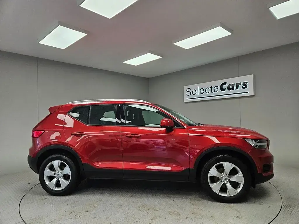 Used Volvo XC40 Momentum 2019 Red SUV