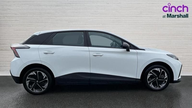 Used MG MG4 EV SE 125 kW (170 HP) 2023 White Hatchback