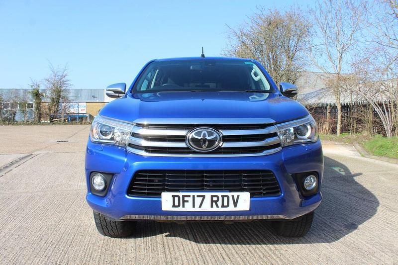 Used Toyota HiLux 150 HP (110 kW) 2017 Blue Pickup
