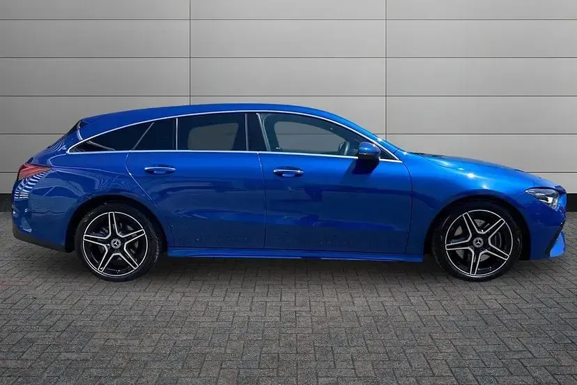 Used Mercedes CLA200 Shooting Brake Executive 175 HP (128 kW) 2025 Spectral blue Estate