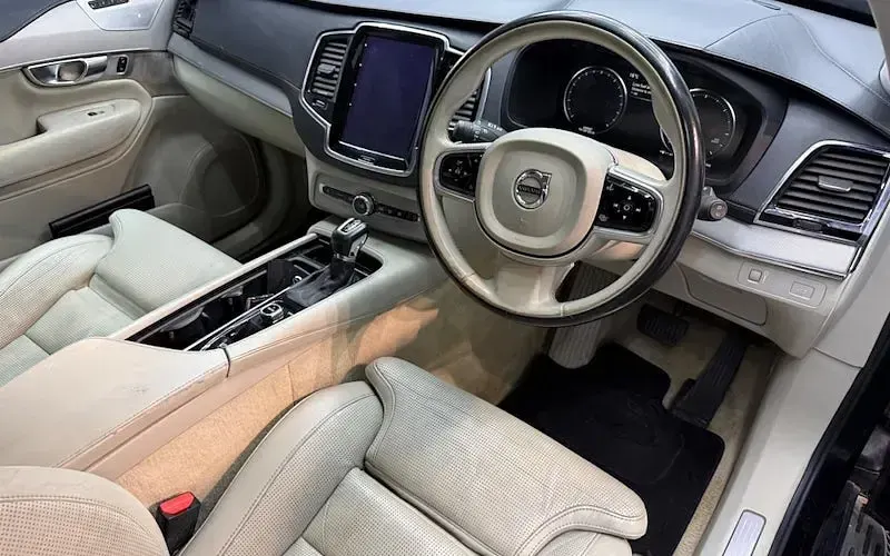 Used Volvo XC90 Inscription 224 HP (164 kW) 2015 Black SUV