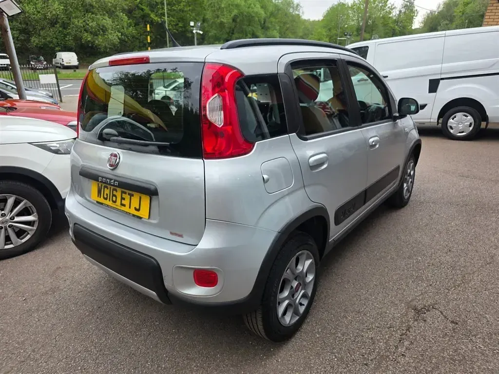 Używany Fiat Panda 75 KM (55 kW) 2016 Srebrny Hatchback
