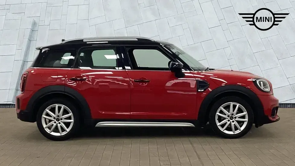 Used Mini Cooper Countryman Sport 134 HP (98 kW) 2022 Red SUV