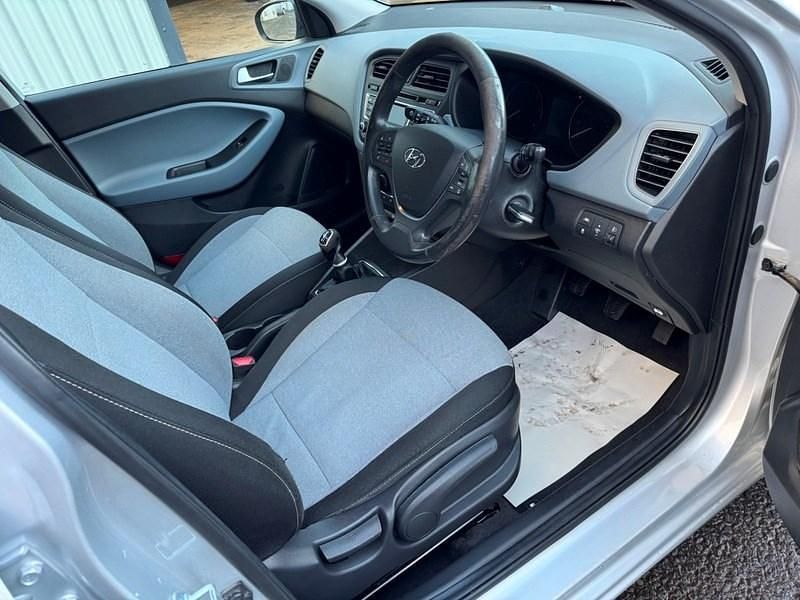 Used Hyundai i20 SE 89 HP (65 kW) 2016 Silver Hatchback