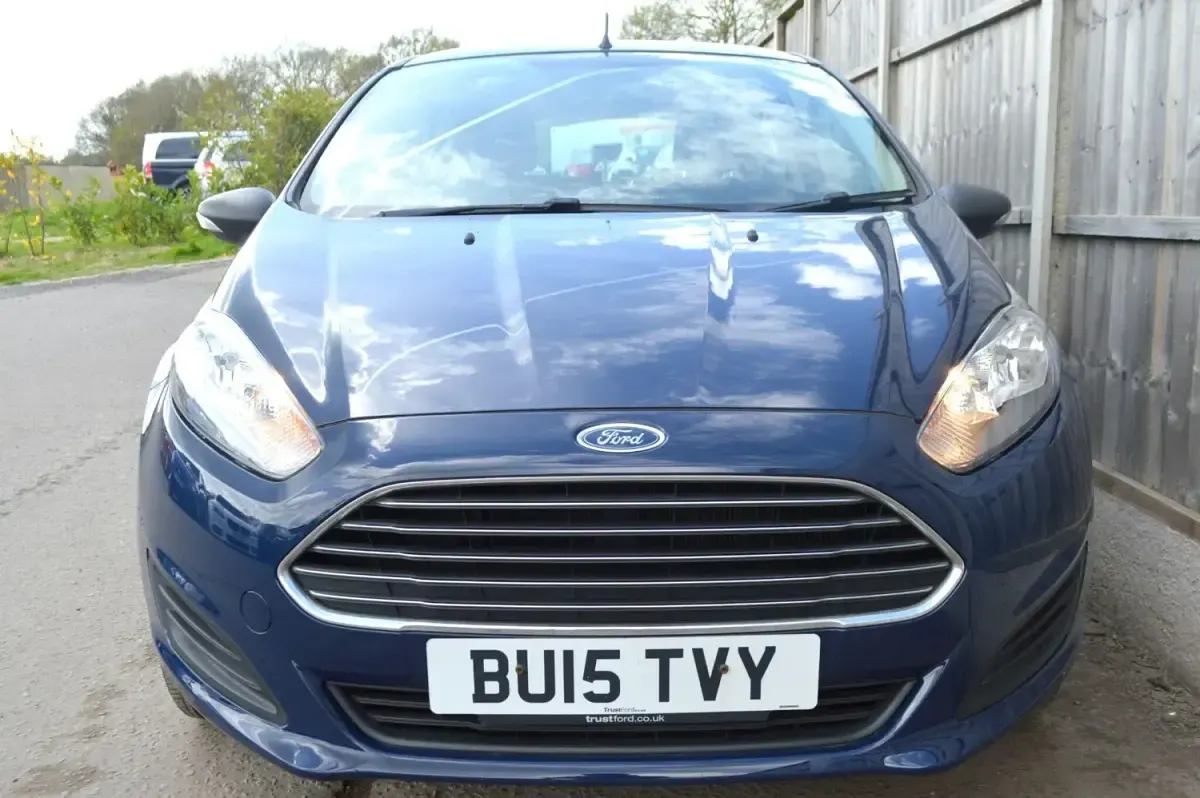Gebraucht Ford Fiesta Studio 82 PS (60 kW) 2015 Blau Kleinwagen