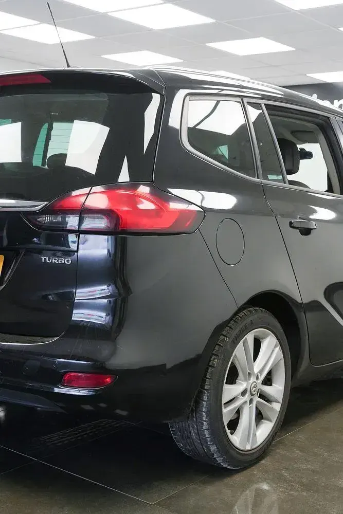 Used Vauxhall Zafira SRi 140 HP (102 kW) 2017 Black MPV
