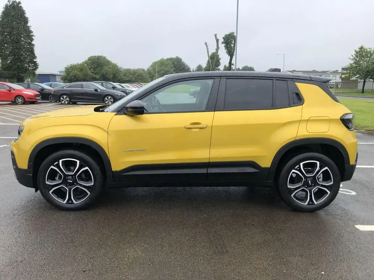 Used Jeep Avenger Summit 100 HP (73 kW) 2025 SUV