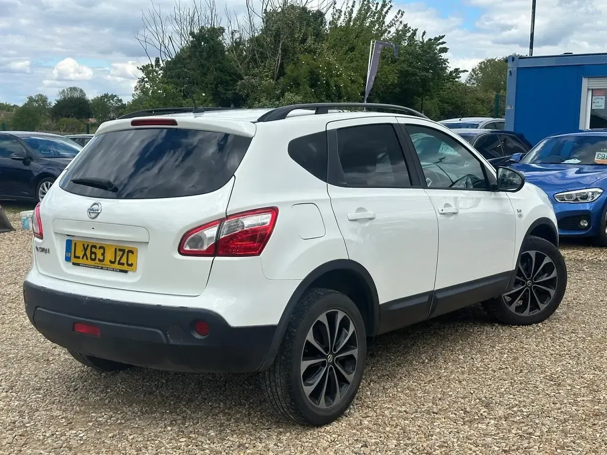 Used Nissan Qashqai 360º 2013 White SUV