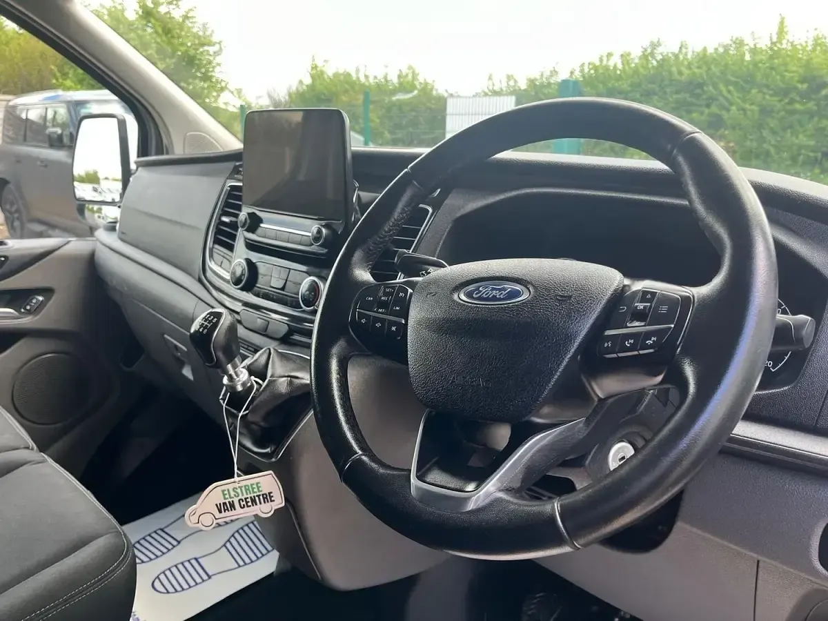 Used Ford Transit Custom Limited 130 HP (95 kW) 2021 White Van