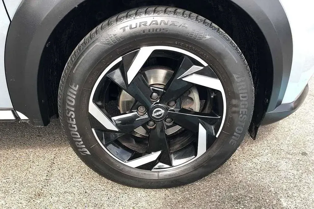 Used Nissan Juke N-Connecta 112 HP (82 kW) 2023 Grey SUV