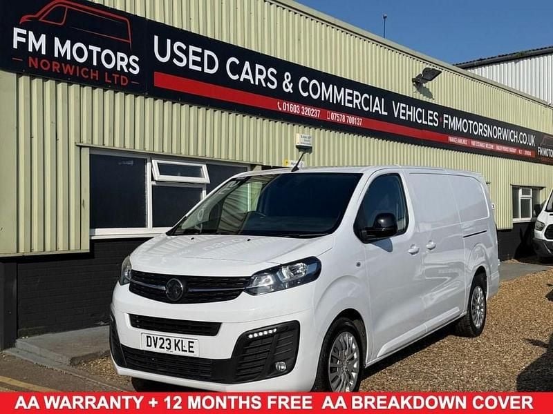 Used Vauxhall Vivaro S 100 HP (73 kW) 2023 White MPV