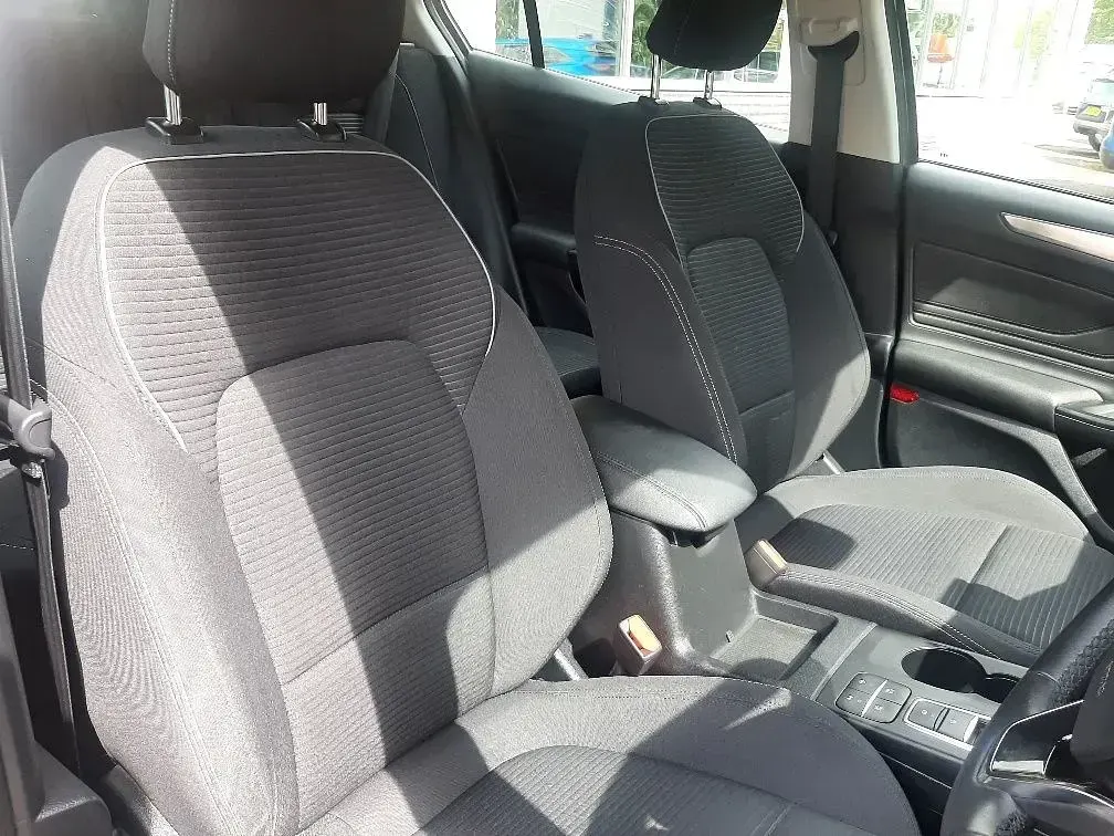 Used Ford Focus Titanium 125 HP (91 kW) 2019 Diffused silver Hatchback