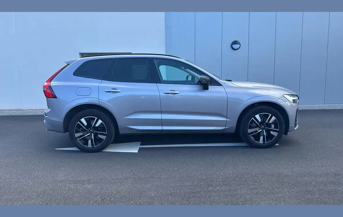 Used Volvo XC60 Plus 250 HP (183 kW) 2025 Silver SUV