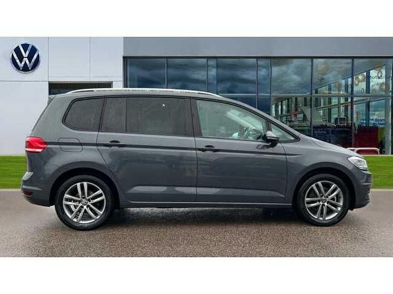 Used VW Touran Match 150 HP (110 kW) 2025 Dolphin grey metallic MPV