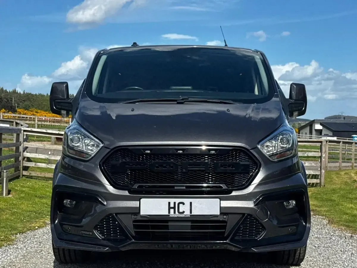 Begagnad Ford Transit Custom Limited 170 HK (125 kW) 2022 Grå Kombi