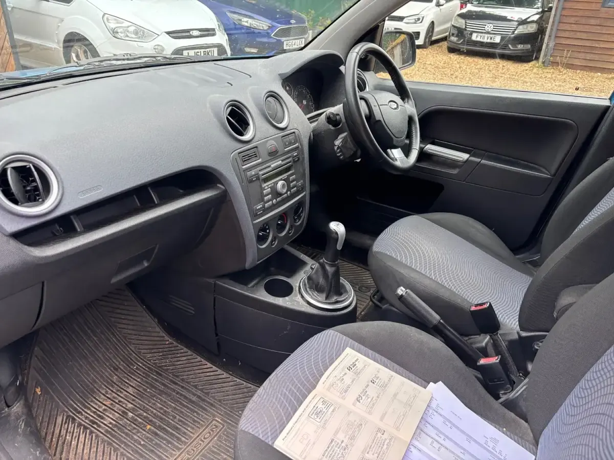 Używany Ford Fusion Zetec 80 KM (58 kW) 2011 Niebieski Hatchback