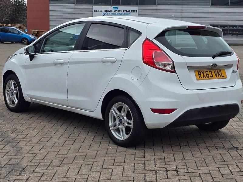 Used Ford Fiesta Zetec 2014 White Hatchback