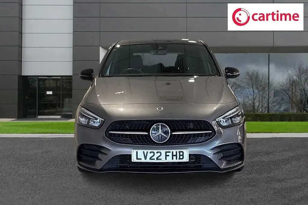Usado Mercedes B200 AMG Line Premium 163 HP (119 kW) 2022 Cinzento Monovolume