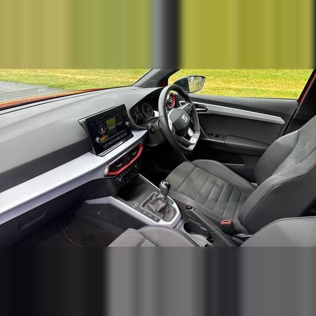 Image 2/4