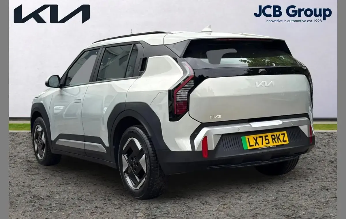 Used Kia EV3 Air 147 kW (201 HP) 2025 Silver SUV