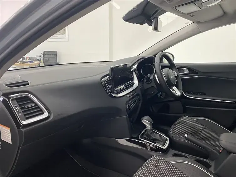 Used Kia XCeed 2025 Silver SUV