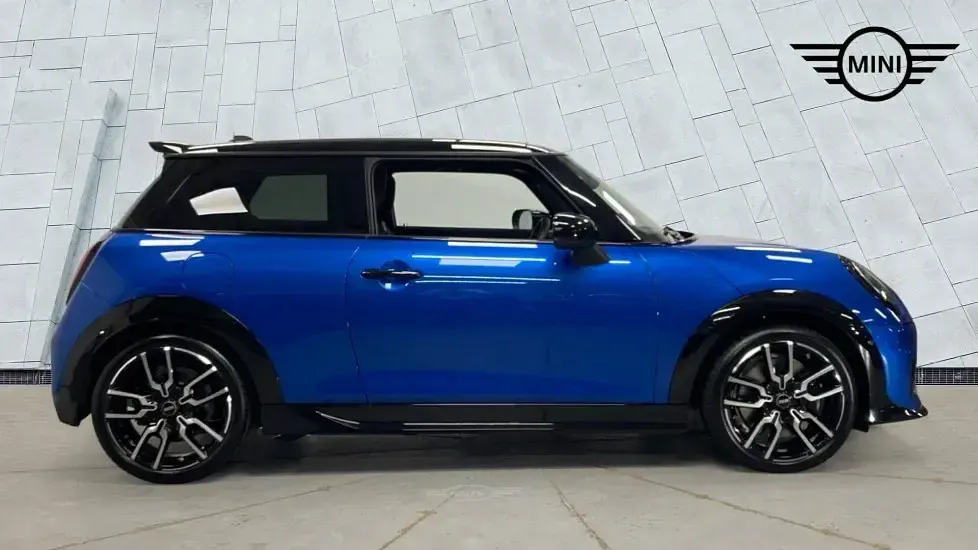 Used Mini Cooper Hatch 113 kW (154 HP) 2025 Blue Hatchback