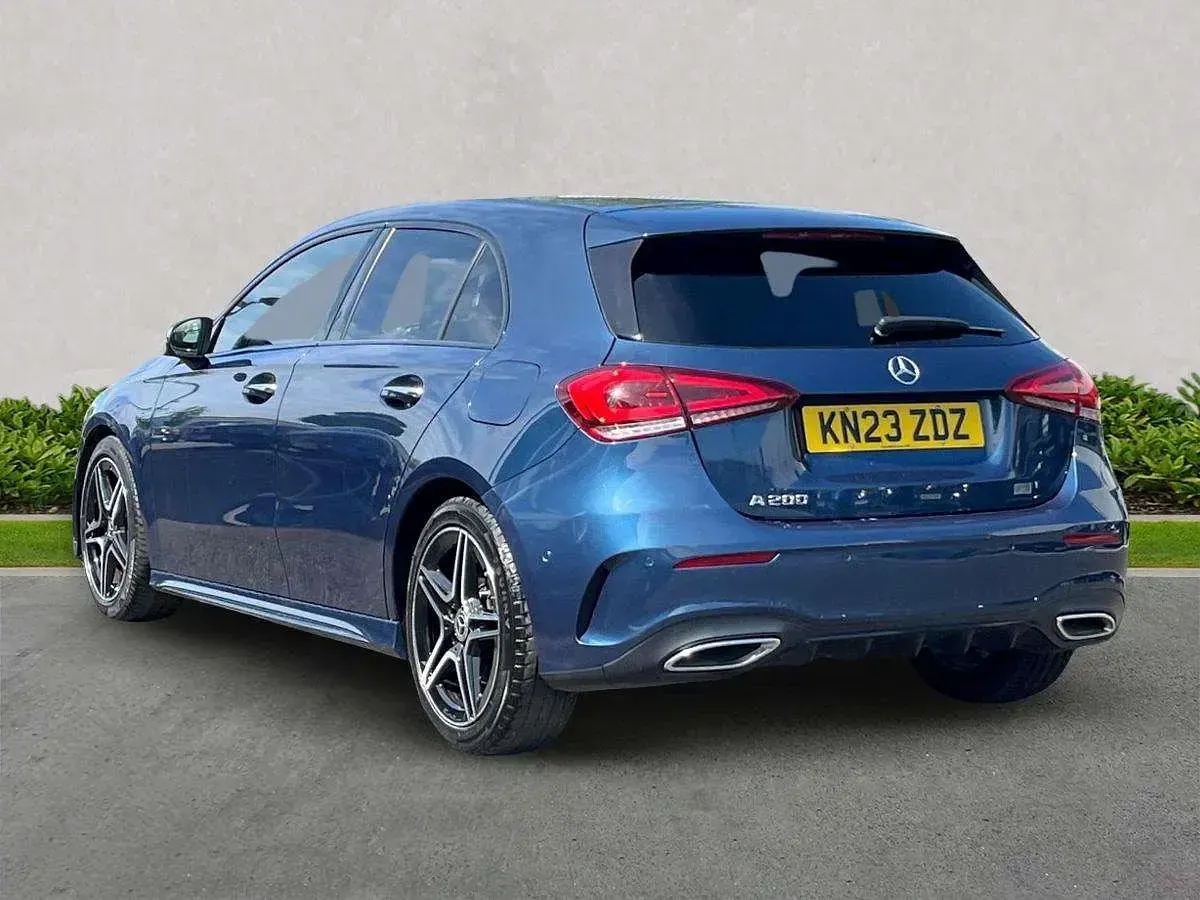 Usado Mercedes A200 AMG Line Premium 2023 Azul Utilitario
