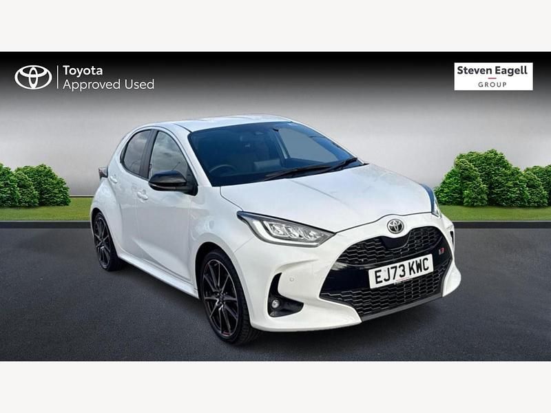 White Used 2023 Toyota Yaris Hybrid Sport Hatchback | £18,484 (Fair price) - Image 1/3